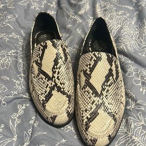 Vince Camuto ‘Snakeskin’ loafers 8 1/2